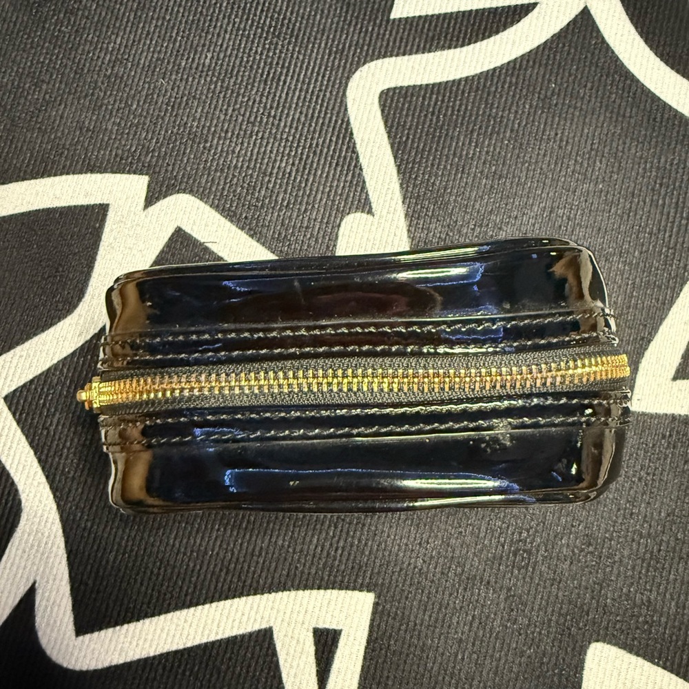 TORY BURCH BLACK PATTEN LEATHER ROUND CLUTCH - Picture 2 of 4